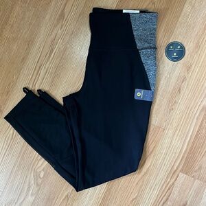 XERSION NWT SIZE  LARGE HIGH RISE 7/8 FITTED LEGGINGS